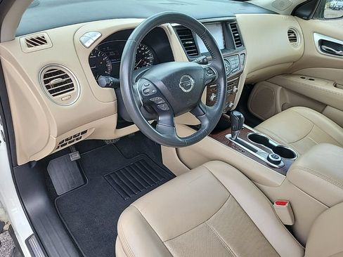 Used 2018 Nissan Pathfinder Platinum AWD/4WD image 11