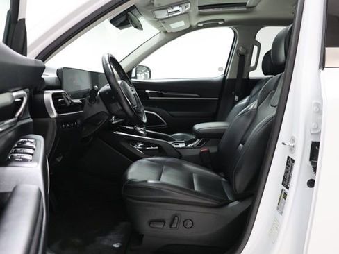 Used 2025 Kia Telluride S FWD image 17