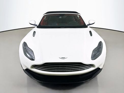 Used 2019 Aston Martin DB11 Volante image 2