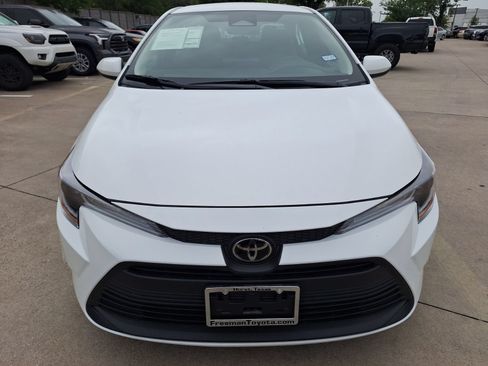Used 2026 Toyota Corolla LE FWD image 9