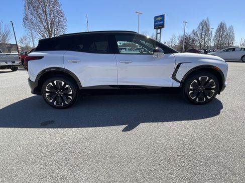 New 2025 Chevrolet Blazer EV RS image 66