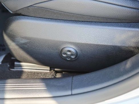 Used 2025 Mercedes-Benz E 350 Sedan image 19