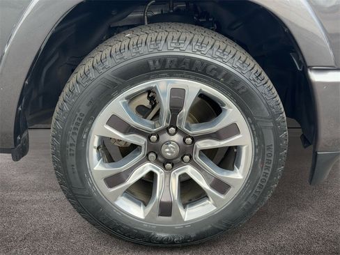 Used 2022 RAM 1500 Limited w/ Body Color Bumper Group image 7