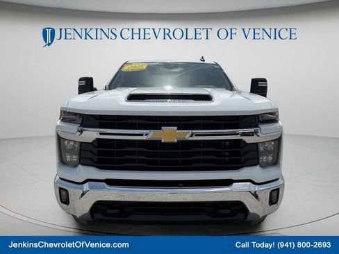 Used 2025 Chevrolet Silverado 2500 LT w/ Convenience Package AWD/4WD image 12
