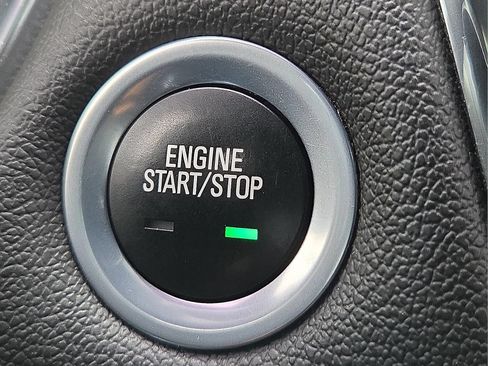 Certified 2023 Chevrolet Traverse LT FWD image 9