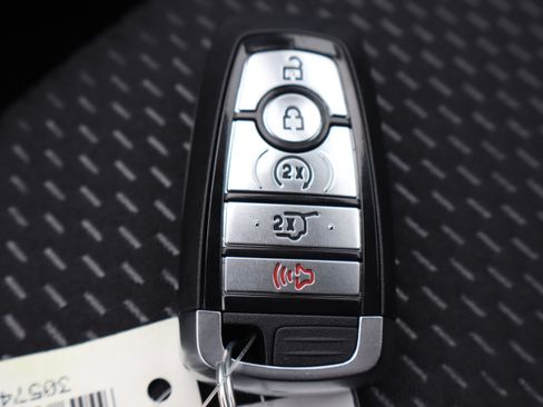 New 2025 Ford Escape SE image 28