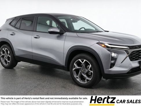 Used 2025 Chevrolet Trax LT FWD image 1