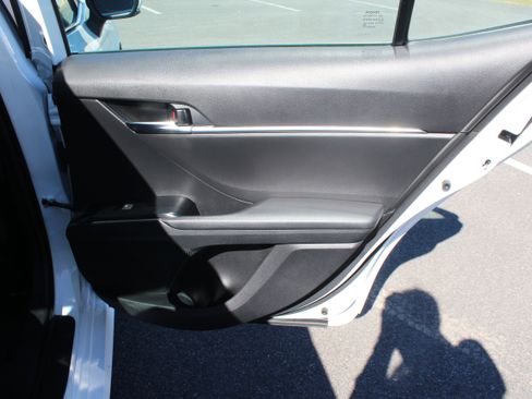 Used 2020 Toyota Camry LE image 44