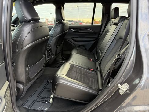 Certified 2024 Jeep Grand Cherokee Altitude image 18