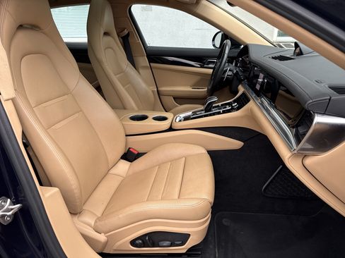 Used 2022 Porsche Panamera image 2
