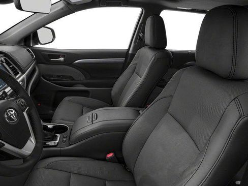 Certified 2017 Toyota Highlander Limited AWD/4WD image 9