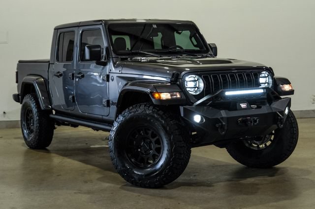 Used 2025 Jeep Gladiator Sport AWD/4WD image 4