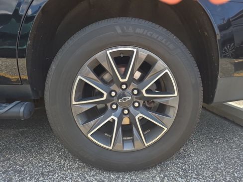 Used 2022 Chevrolet Tahoe Z71 w/ Luxury Package AWD/4WD image 8