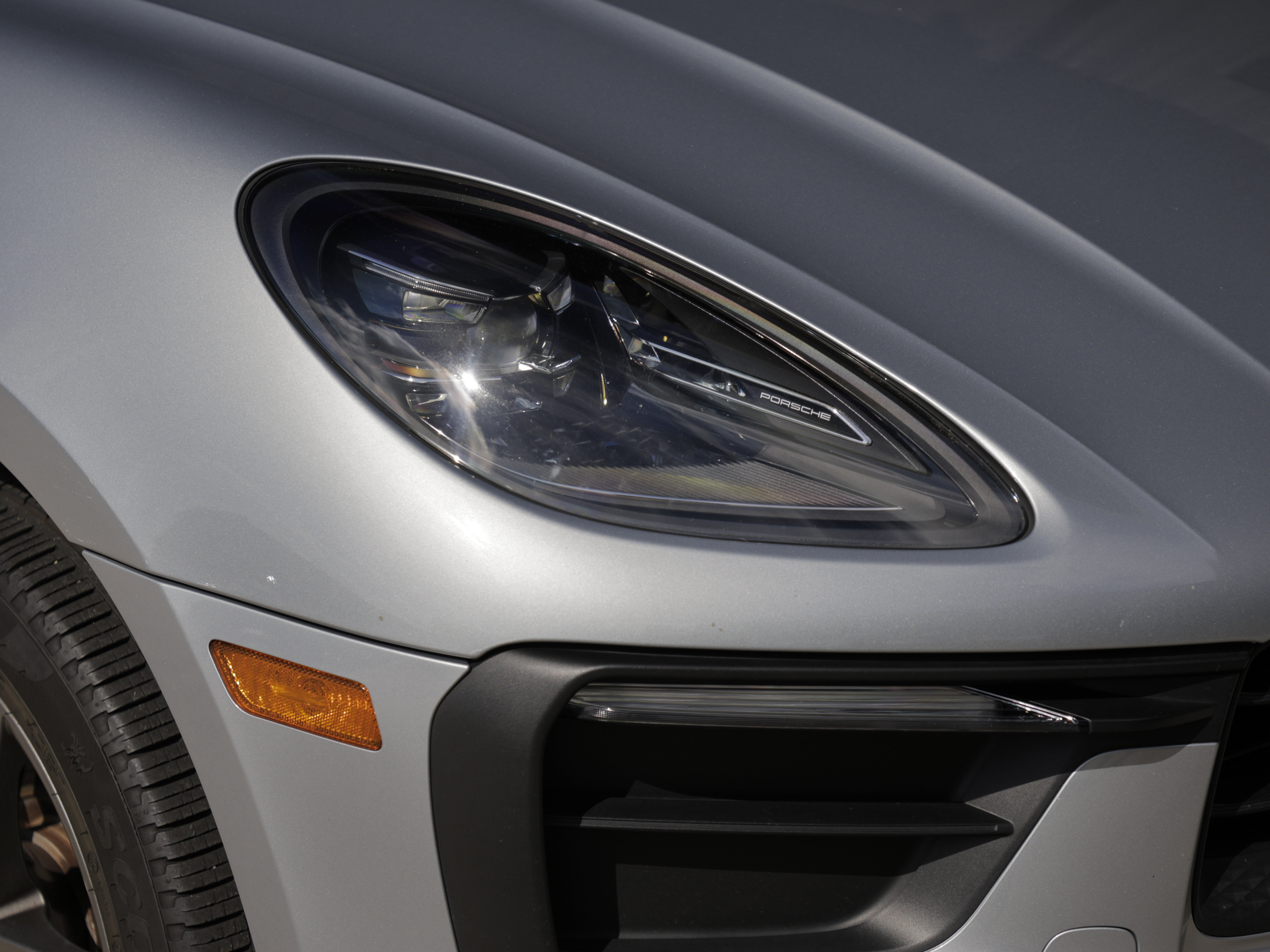Certified 2023 Porsche Macan Turbo AWD/4WD image 9