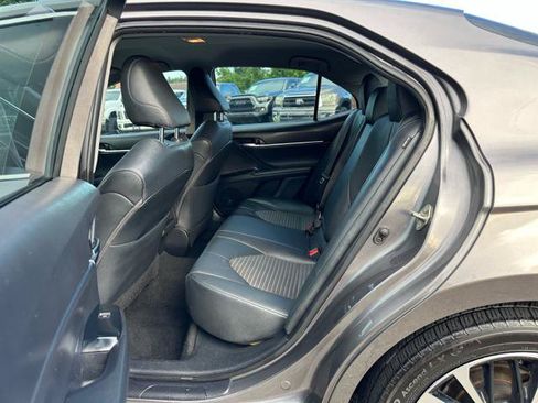 Used 2019 Toyota Camry SE FWD image 12