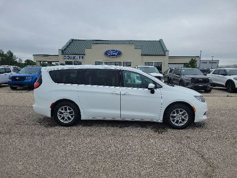 Used 2023 Chrysler Voyager LX FWD image 22