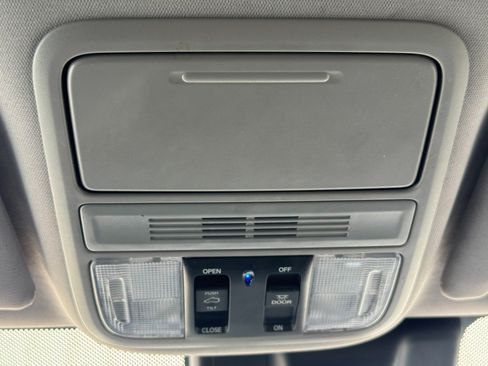 Used 2018 Honda Odyssey EX-L image 32