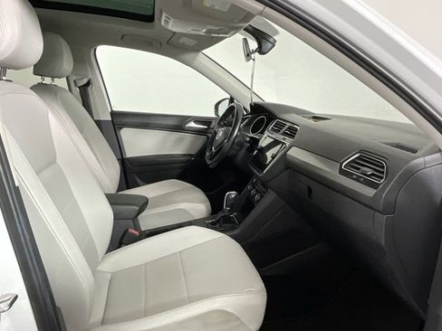 Used 2018 Volkswagen Tiguan SEL image 17