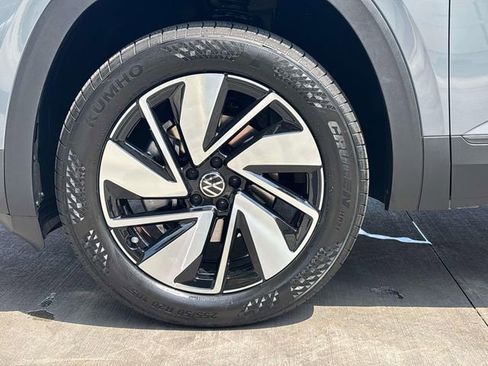 New 2026 Volkswagen Atlas SE FWD image 5