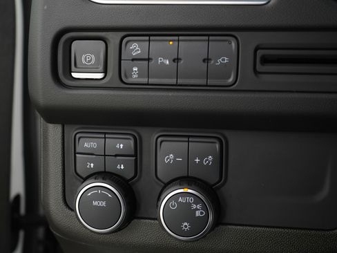 Used 2021 Chevrolet Tahoe Z71 image 26