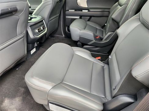 New 2025 Ford Expedition Active image 20