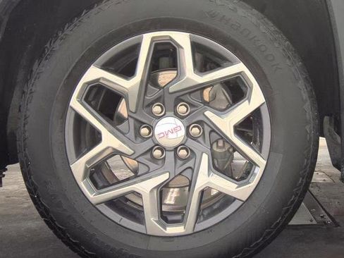 Used 2023 GMC Sierra 1500 SLT w/ SLT Premium Plus Package AWD/4WD image 4