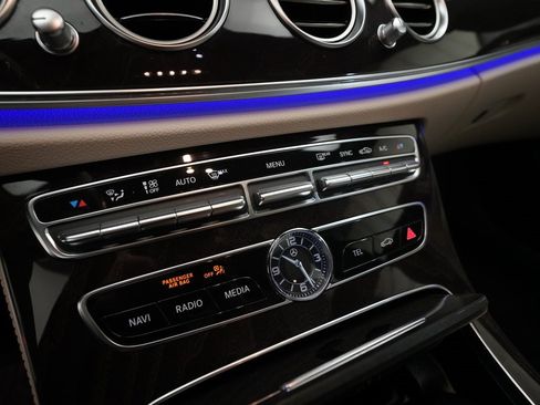 Used 2020 Mercedes-Benz E 450 4MATIC Wagon image 19