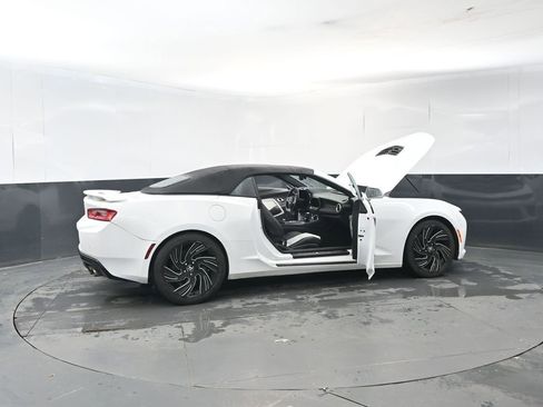 Used 2017 Chevrolet Camaro SS image 26