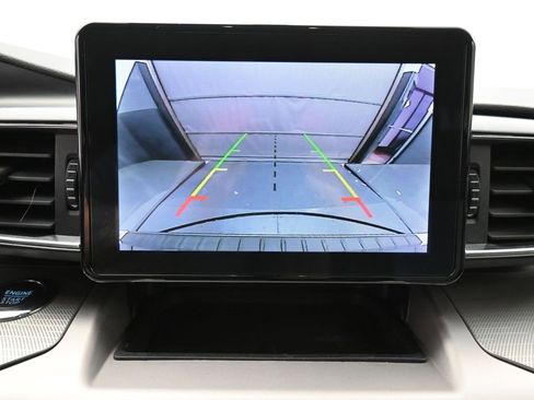 Certified 2022 Ford Explorer XLT w/ Equipment Group 202A image 3