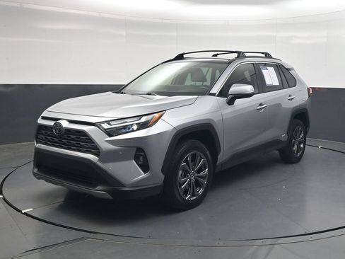 Used 2025 Toyota RAV4 Limited w/ Advanced Technology Package AWD/4WD image 9
