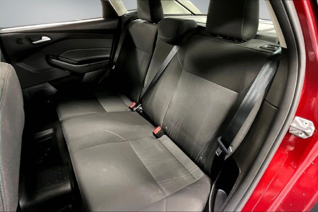 Used 2017 Ford Focus SEL w/ Cold Weather Package FWD image 20