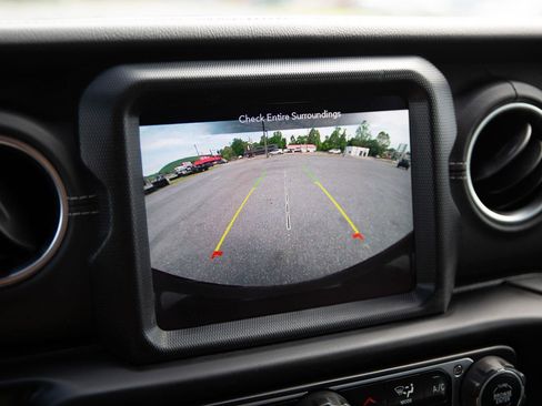 Used 2021 Jeep Wrangler Unlimited Sahara AWD/4WD image 17