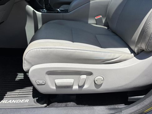 Used 2016 Toyota Highlander Limited Platinum image 18