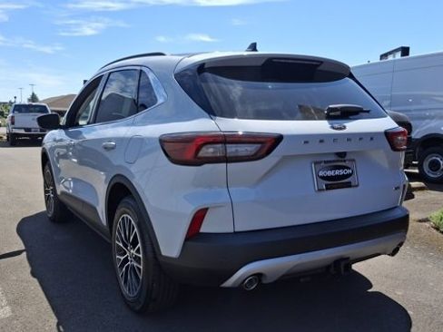 New 2025 Ford Escape SE w/ Class II Trailer Tow Package image 7