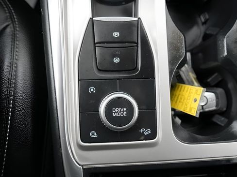 Used 2020 Ford Explorer XLT w/ Equipment Group 202A AWD/4WD image 29