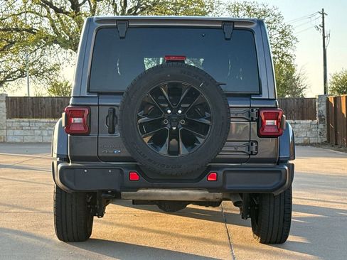 Used 2025 Jeep Wrangler Unlimited Sahara image 8
