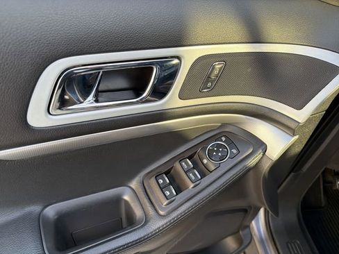 Used 2014 Ford Explorer XLT w/ Equipment Group 202A image 15