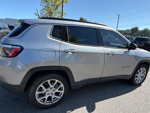 Used 2022 Jeep Compass Latitude AWD/4WD image 8