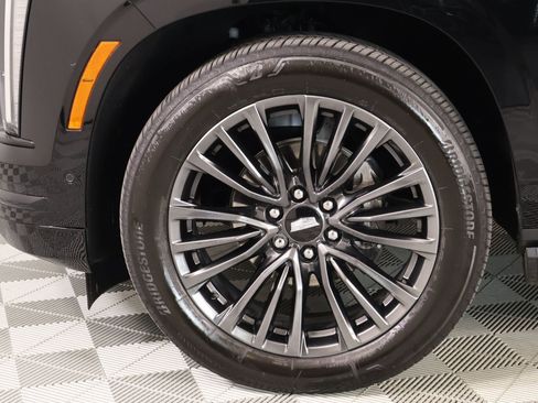 Used 2025 Cadillac Escalade ESV Sport Platinum w/ LPO, Floor Liner Package AWD/4WD image 21