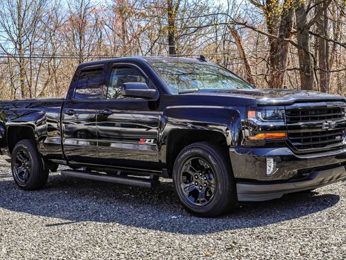 Used 2018 Chevrolet Silverado 1500 LT w/ Midnight Edition image 1