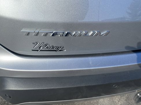 Used 2023 Ford Edge Titanium image 4