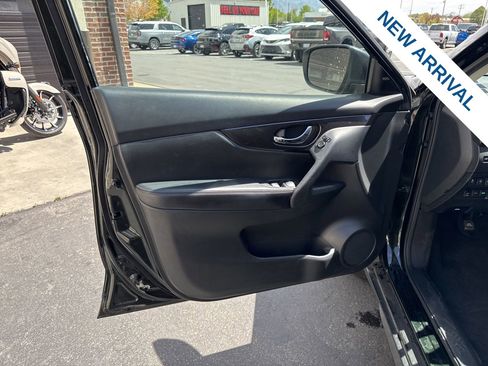 Used 2020 Nissan Rogue SV AWD/4WD image 17