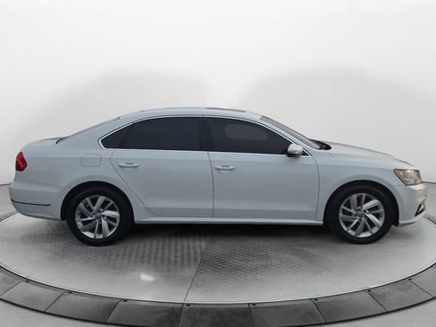 Used 2018 Volkswagen Passat 2.0T SE image 6