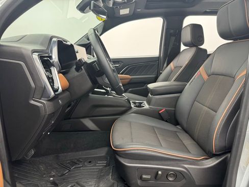 Used 2024 GMC Canyon AT4 w/ Technology Package image 17