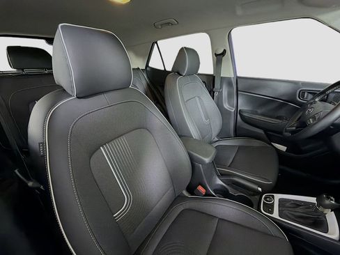 Used 2024 Hyundai Venue Limited image 28