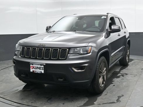 Used 2016 Jeep Grand Cherokee Laredo 75th Anniversary image 6