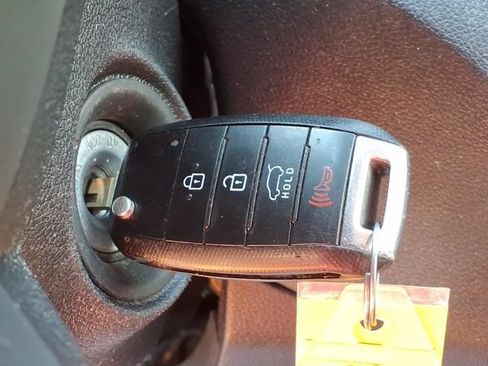 Used 2020 Kia Sorento FWD V6 image 12