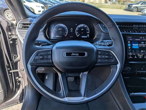 Used 2024 Jeep Grand Cherokee L Altitude image 17