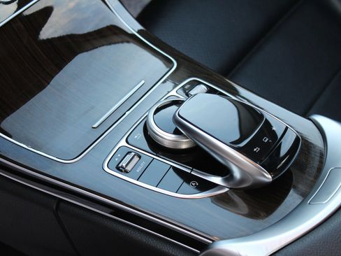 Used 2015 Mercedes-Benz C 300 4MATIC Sedan image 25