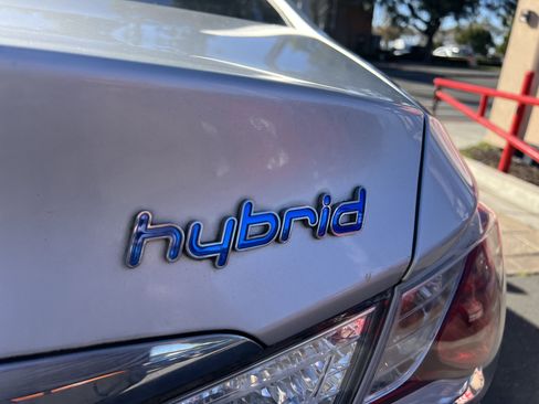 Used 2012 Hyundai Sonata Hybrid w/ Ultimate Pkg image 13
